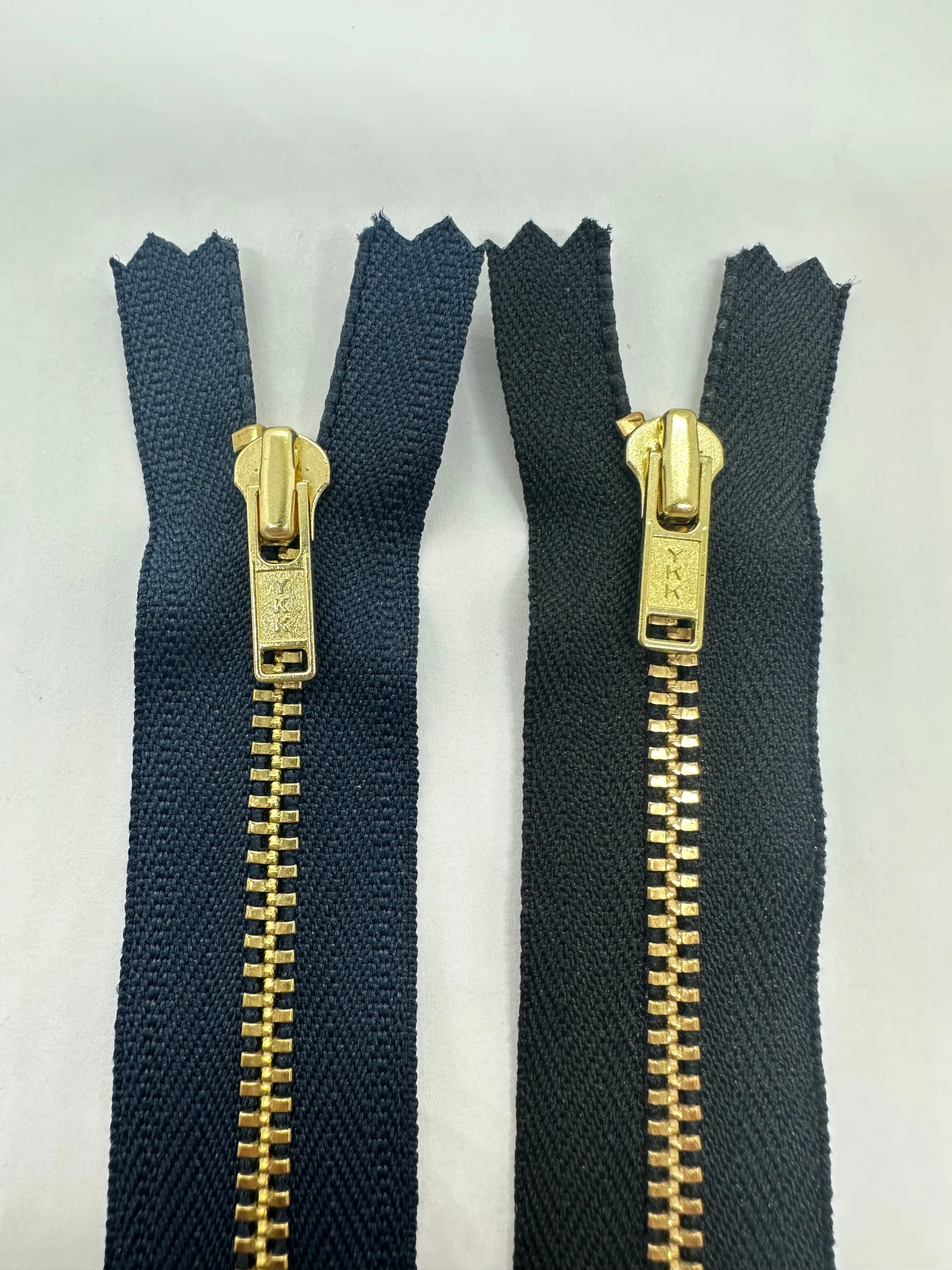 YKK® #4 Brass c/e NAVY (560) DA Slider