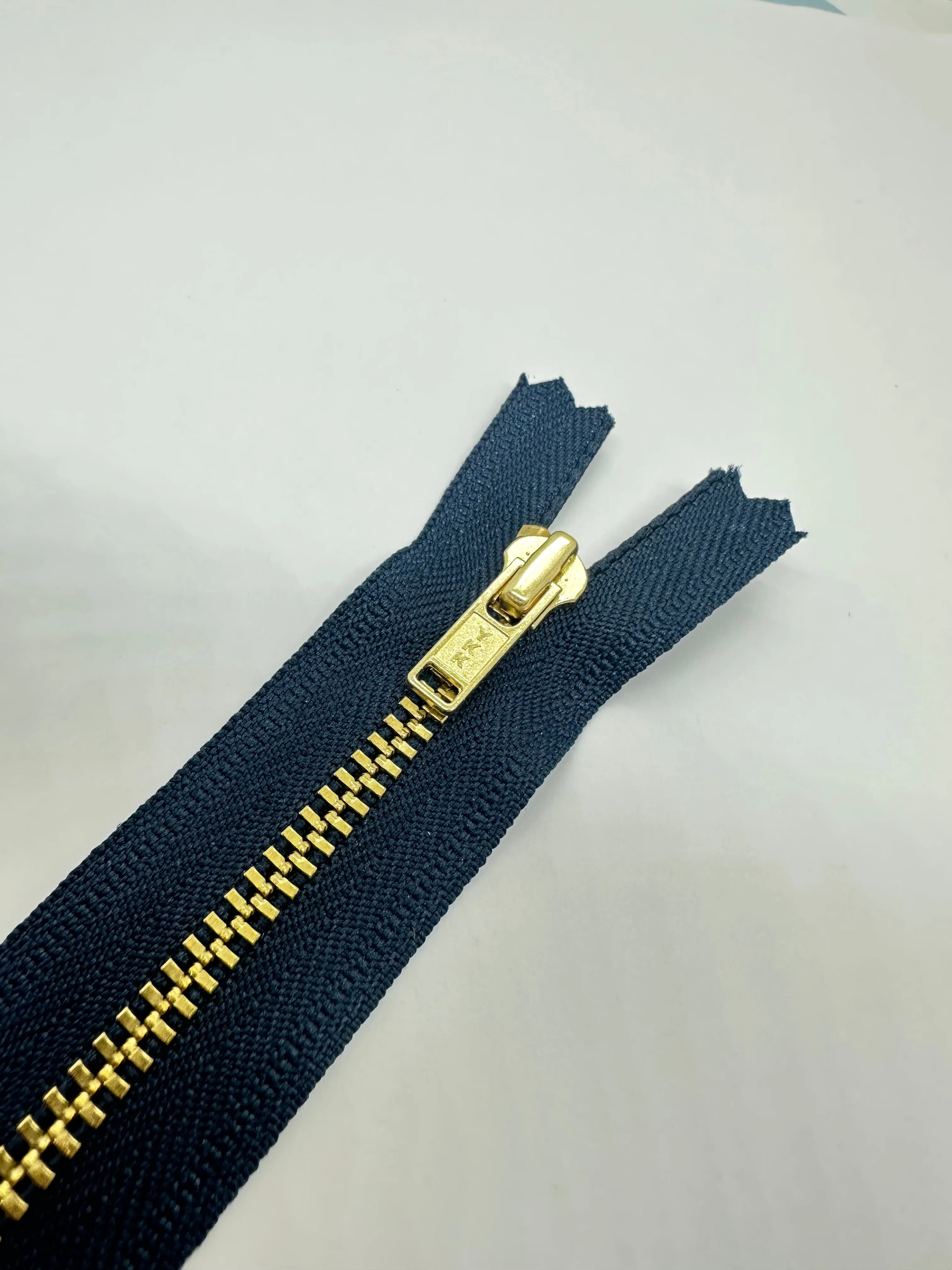 YKK® #4 Brass c/e NAVY (560) DA Slider
